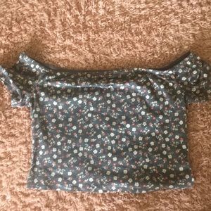 Floral print off the shoulder cropped tee